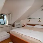 Villa Exclusive Beachfront With Pool For 8 At Island Brac *
