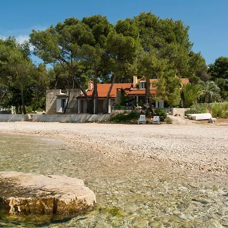 Villa Exclusive Beachfront With Pool For 8 At Island Brac