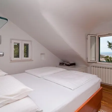 Villa Exclusive Beachfront With Pool For 8 At Island Brac *