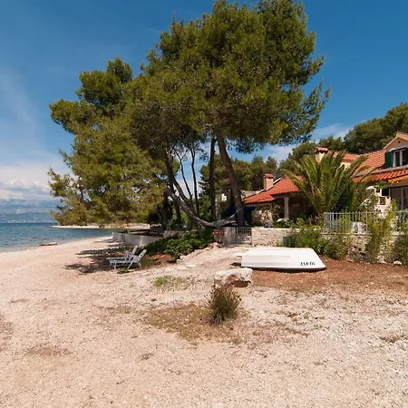 Exclusive Beachfront With Pool For 8 At Island Brac Villa *