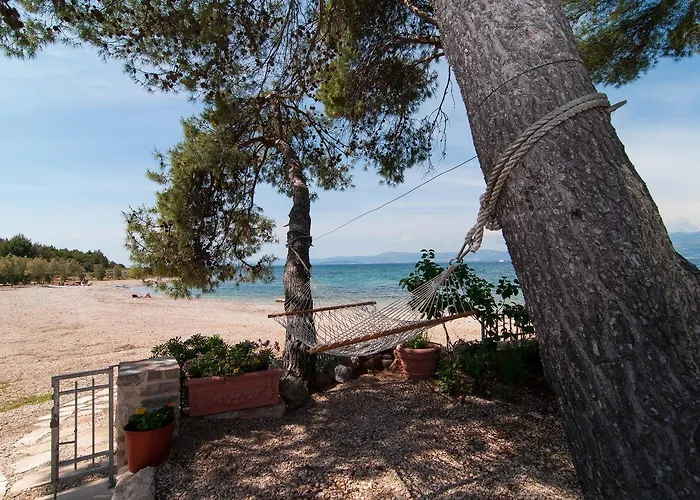 Villa Exclusive Beachfront With Pool For 8 At Island Brac Mirce