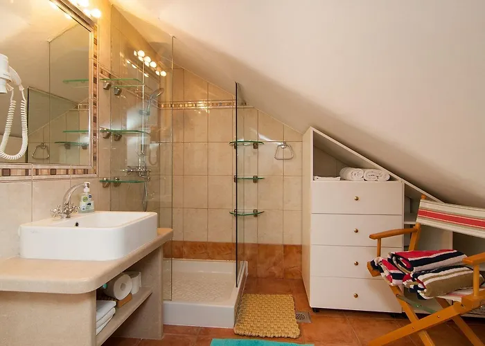 Exclusive Beachfront With Pool For 8 At Island Brac Villa