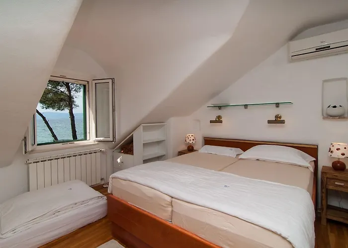 Villa Exclusive Beachfront With Pool For 8 At Island Brac *