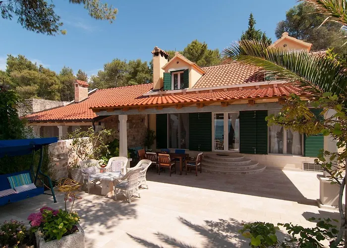 Villa Exclusive Beachfront With Pool For 8 At Island Brac Mirce