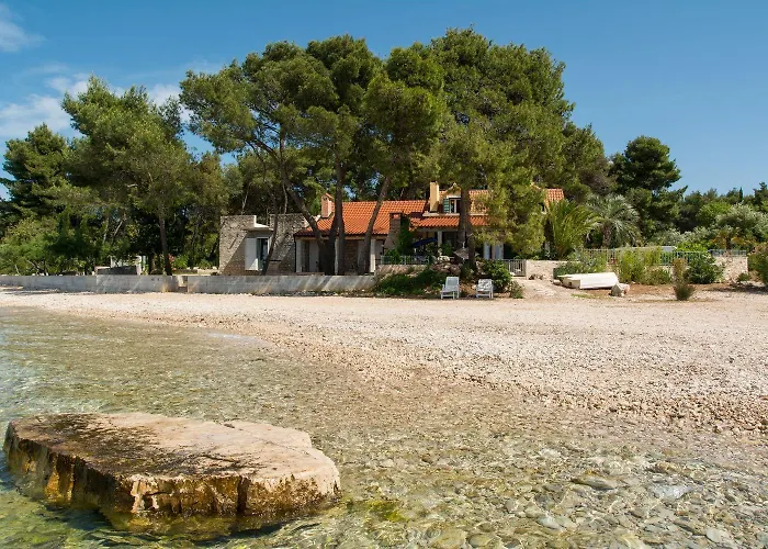 Villa Exclusive Beachfront With Pool For 8 At Island Brac