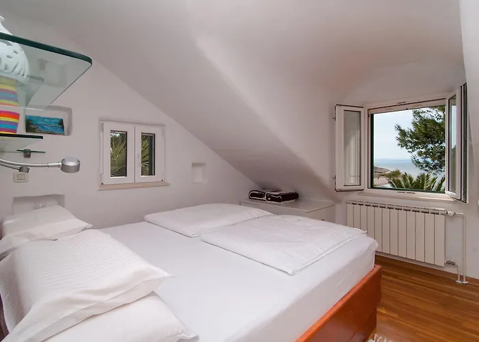 Villa Exclusive Beachfront With Pool For 8 At Island Brac *