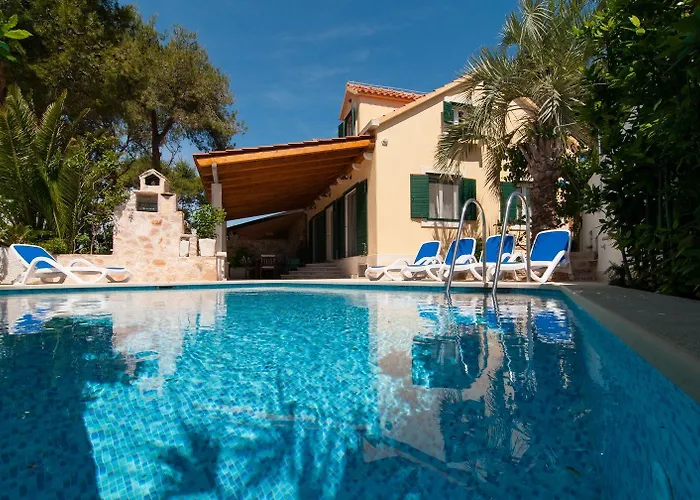 Exclusive Beachfront With Pool For 8 At Island Brac * Mirce