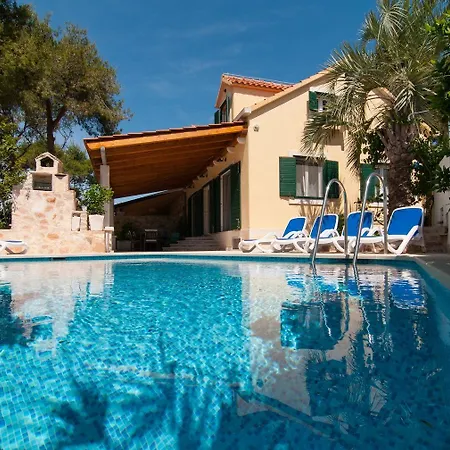 Exclusive Beachfront With Pool For 8 At Island Brac * Mirce